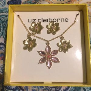 Gold Flower Necklace with Earrings